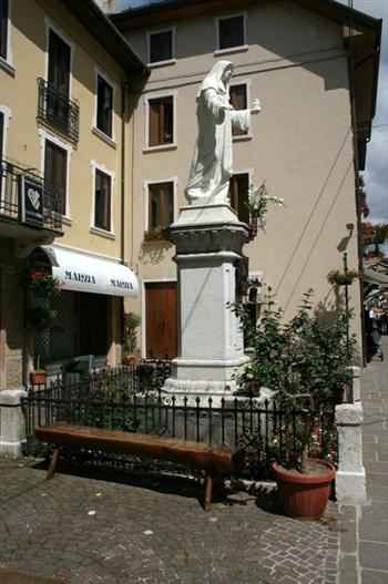 Statua di Beata Giovanna Maria Bonomo