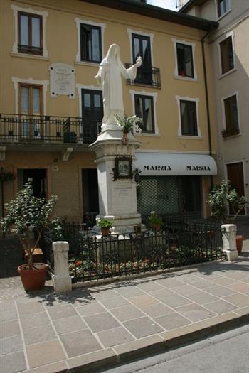 Statua di Beata Giovanna Maria Bonomo